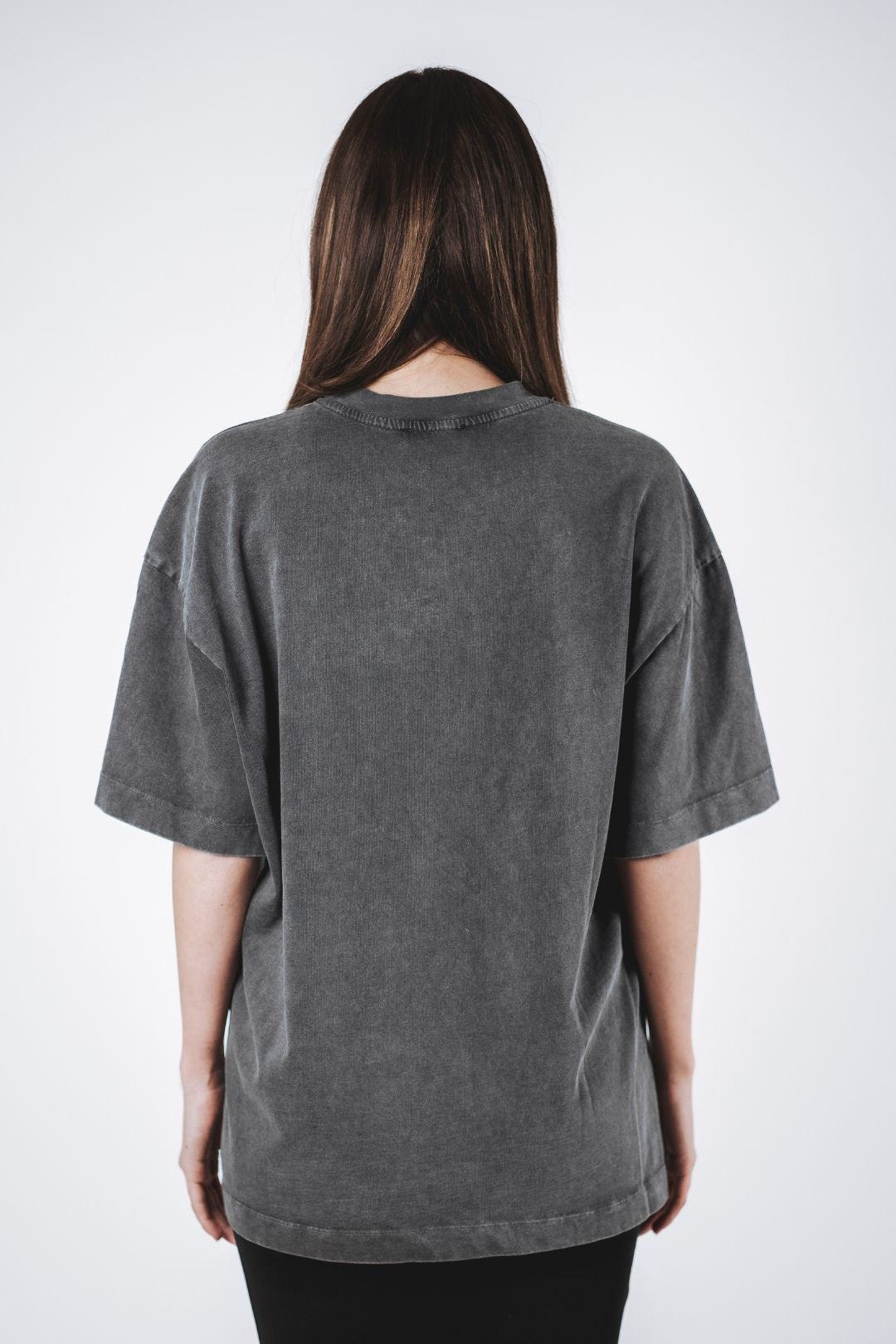 T-shirt boxy fit con accessori in ottone